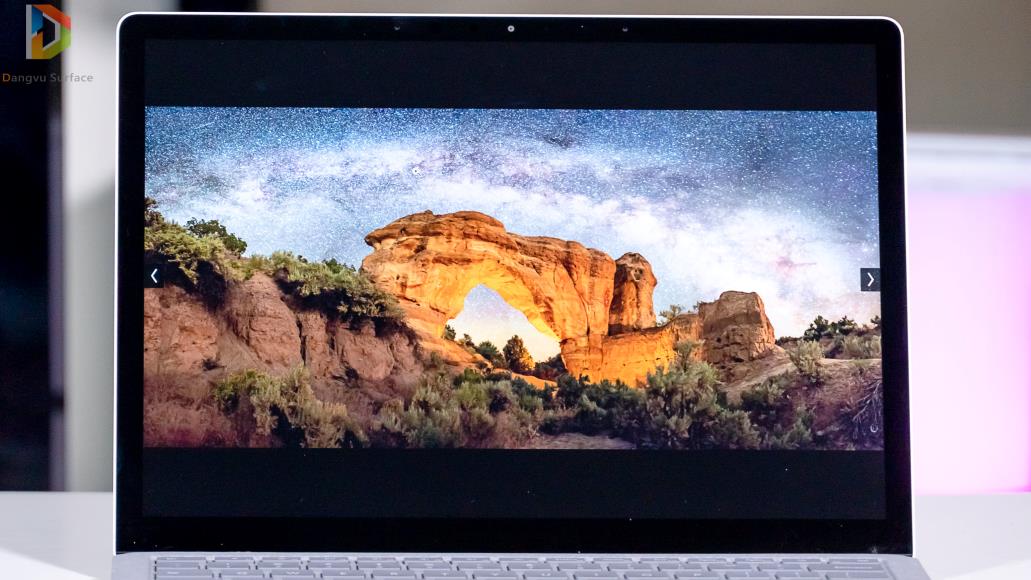 màn hình độ phân giải cao của Surface Laptop 2