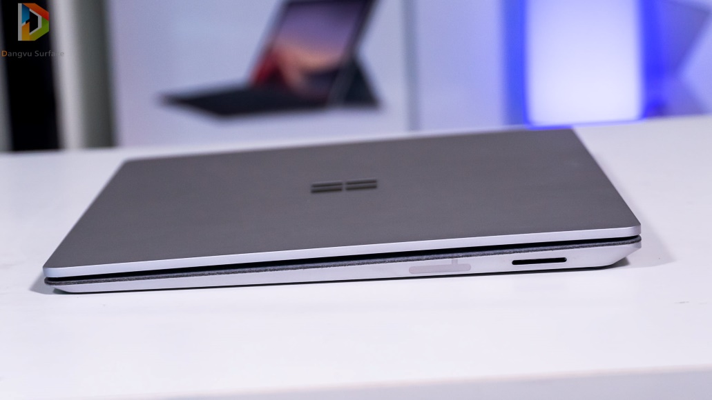 Thiết kế mỏng nhẹ của Surface laptop 2