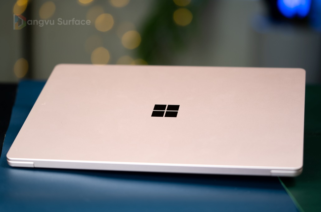 Vỏ máy Surface laptop 4 làm bằng kim loại chắc chắn