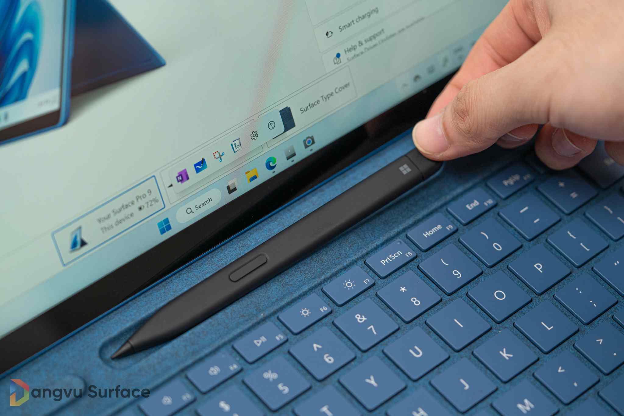 Surface Pro 9 vẫn sử dụng b&agrave;n ph&iacute;m v&agrave; pen như đời trước
